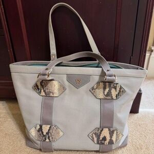 Kelly Wynne Out of Town Canvas Tote